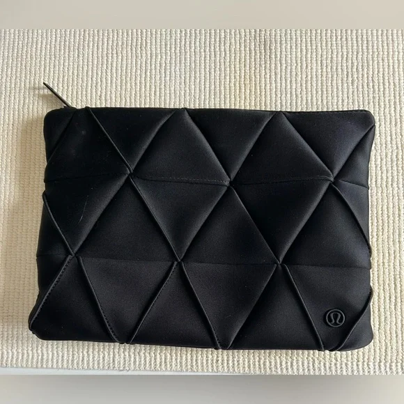 Lululemon Essentials Pouch - Picture 5 of 5